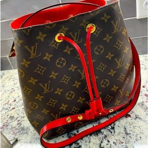 ⭐️Authentic⭐️ Louis Vuitton Neonoe